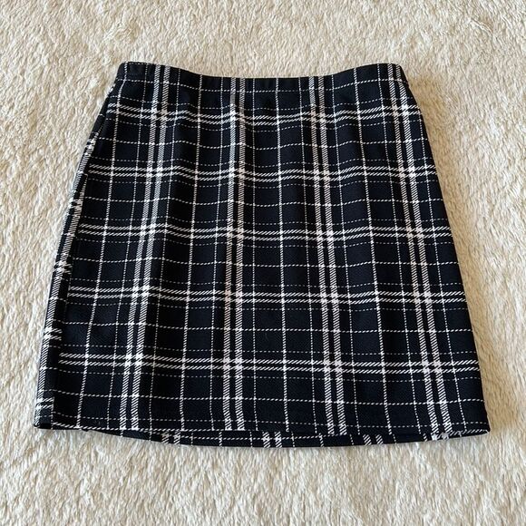 SHEIN mini skirt plaid black and white size small - Picture 2 of 14